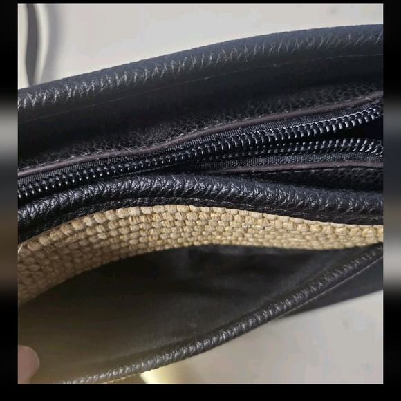 Liz Claiborne NWT Maddie Bucket Crossbody Shoulder Handbag Purse Tan & Black - Picture 8 of 13